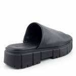 TAMARIS 27252-20 007 BLACK UNI czarne klapki damskie